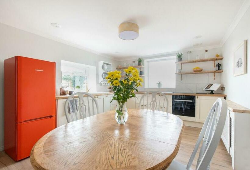 Luxurious Complex: 2 Barns Together Edge Of Frome