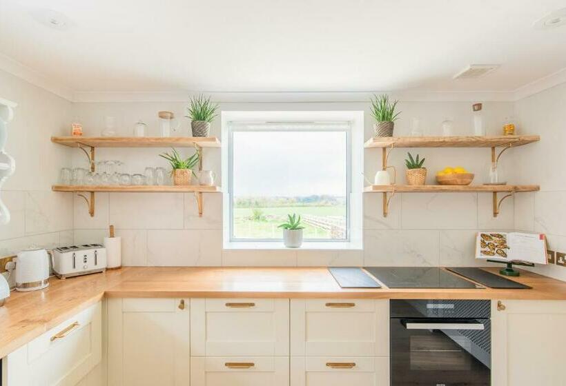 Luxurious Complex: 2 Barns Together Edge Of Frome