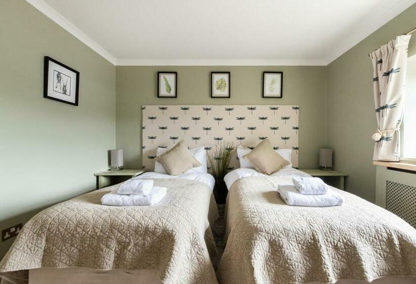 Luxurious Complex: 2 Barns Together Edge Of Frome