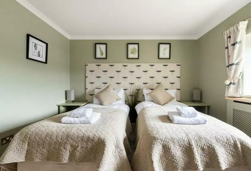 Luxurious Complex: 2 Barns Together Edge Of Frome