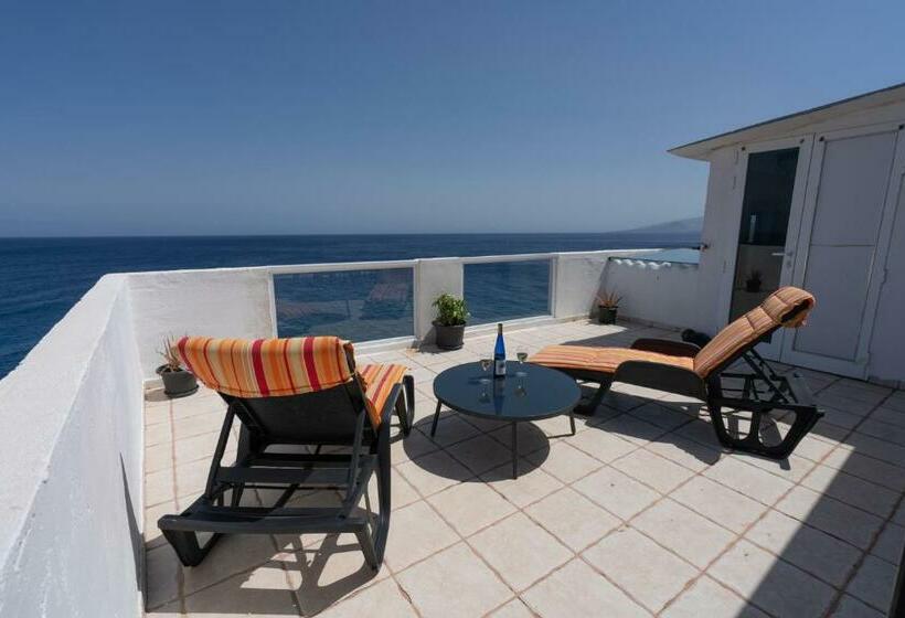 Spacious House With Huge Terrace Facing The Sea