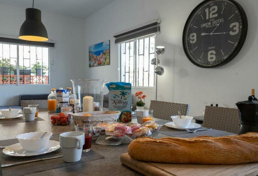 Spacious House With Huge Terrace Facing The Sea