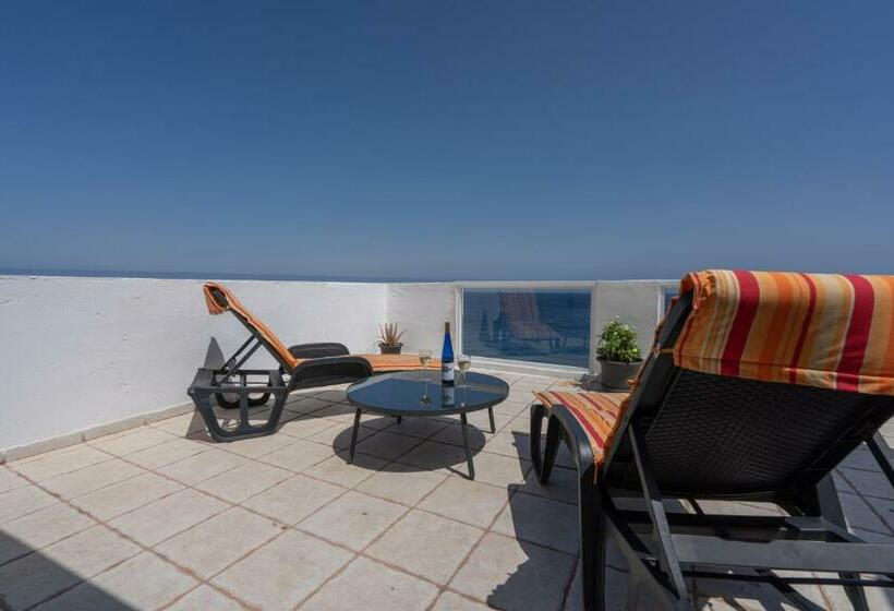 Spacious House With Huge Terrace Facing The Sea