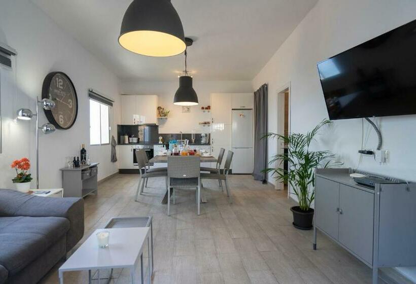 Spacious House With Huge Terrace Facing The Sea