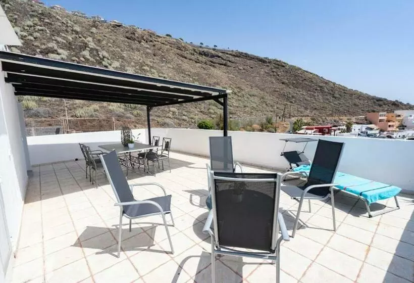Spacious House With Huge Terrace Facing The Sea