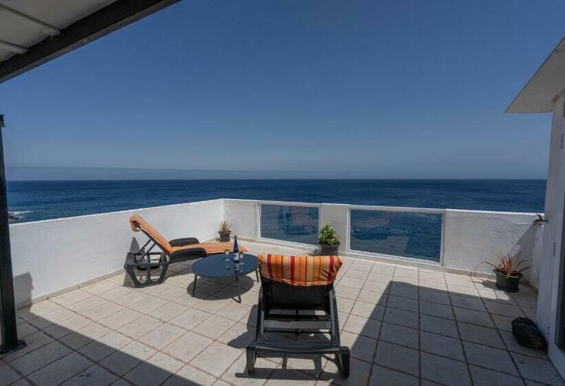 Spacious House With Huge Terrace Facing The Sea