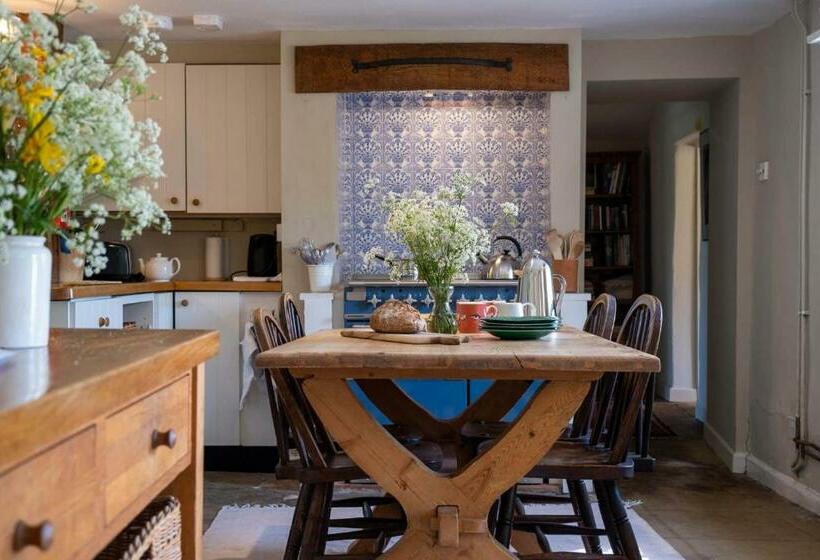 Thatched Hat Cottage