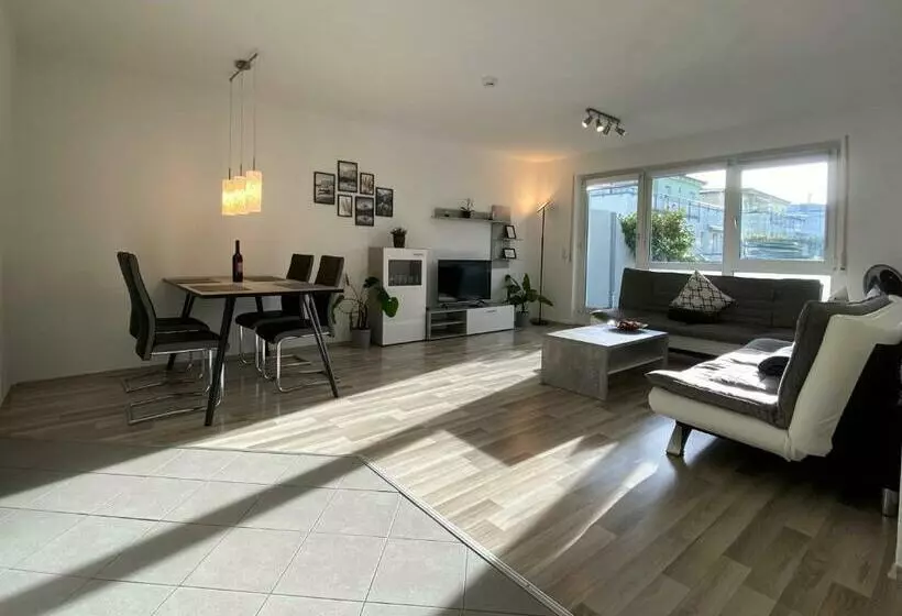 3 Zimmer Apartment In S Bahn Nähe, 76 Qm, Max 5 Pers, 30qm Dachterasse, Garage, Internet 1000 Mbit