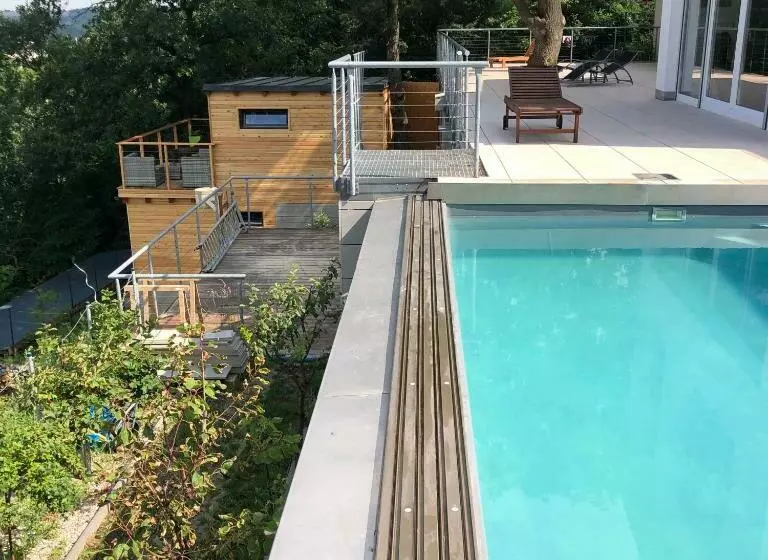 Chatka   A   Vyhlídka Nad řekou