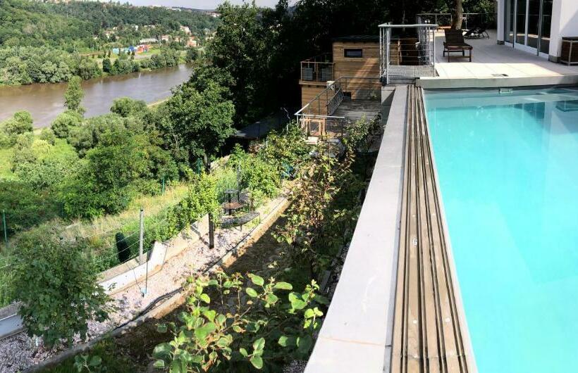 Chatka A Vyhlídka Nad řekou