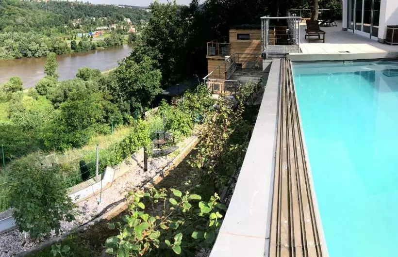 Chatka   A   Vyhlídka Nad řekou