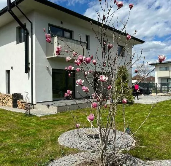 Diferit Family House