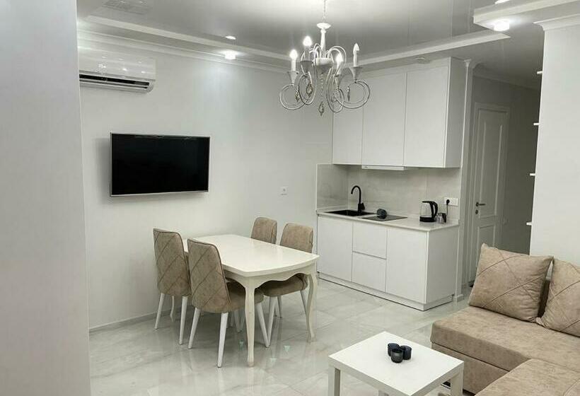 Lovely 1 Bedroom Apartment With Pool