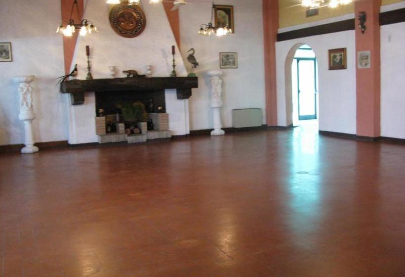 Отель Cavalieri