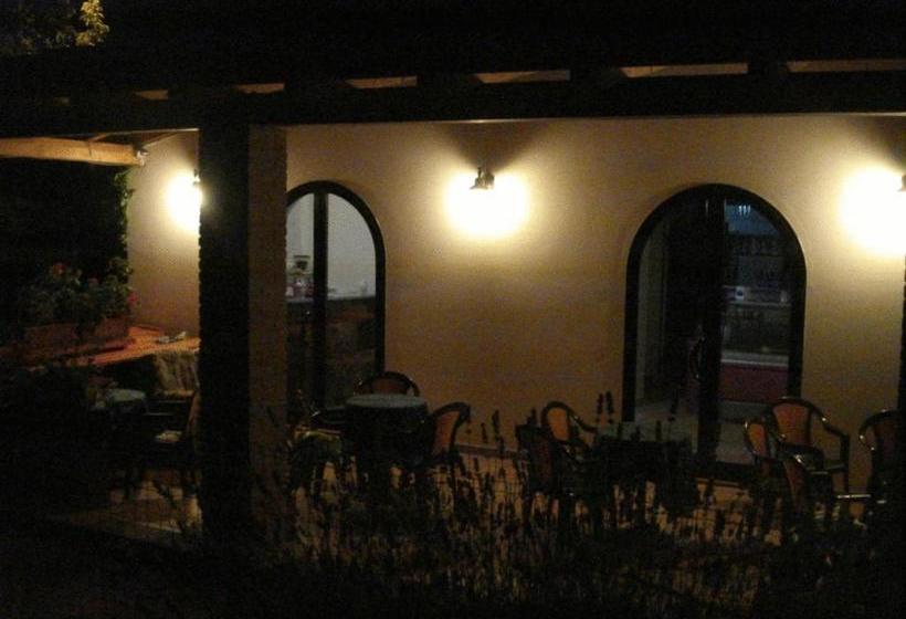 Отель Cavalieri