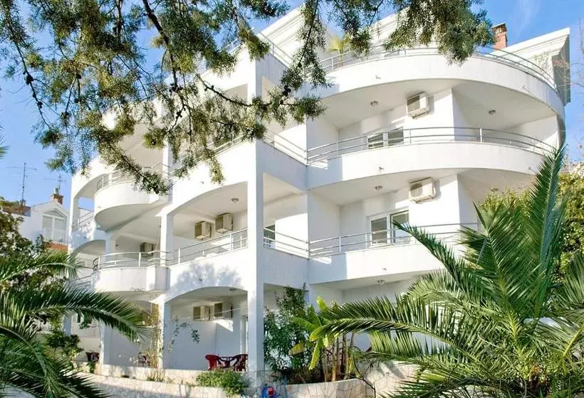 هتل Apartments Villa Kukoljac