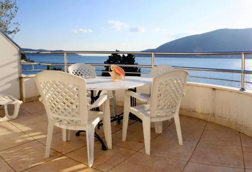 هتل Apartments Villa Kukoljac