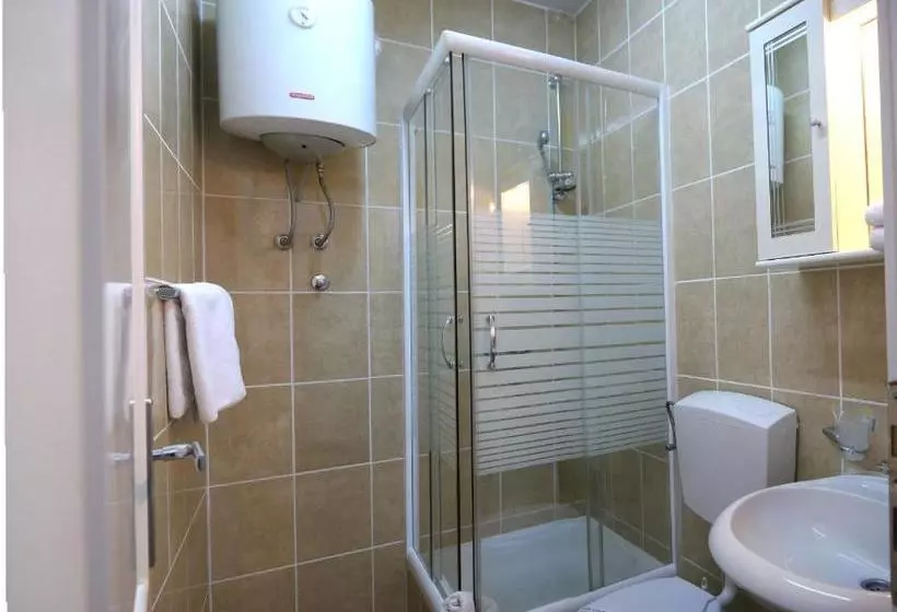 هتل Apartments Villa Kukoljac