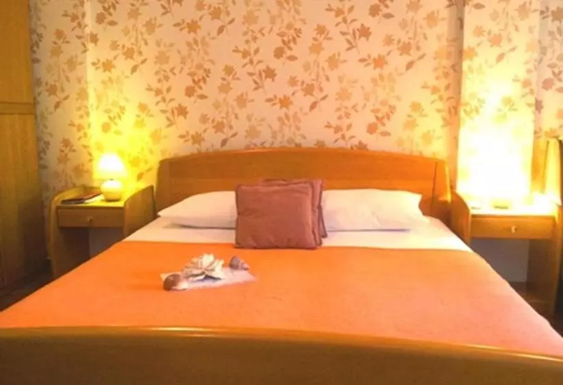 هتل Apartments Villa Kukoljac