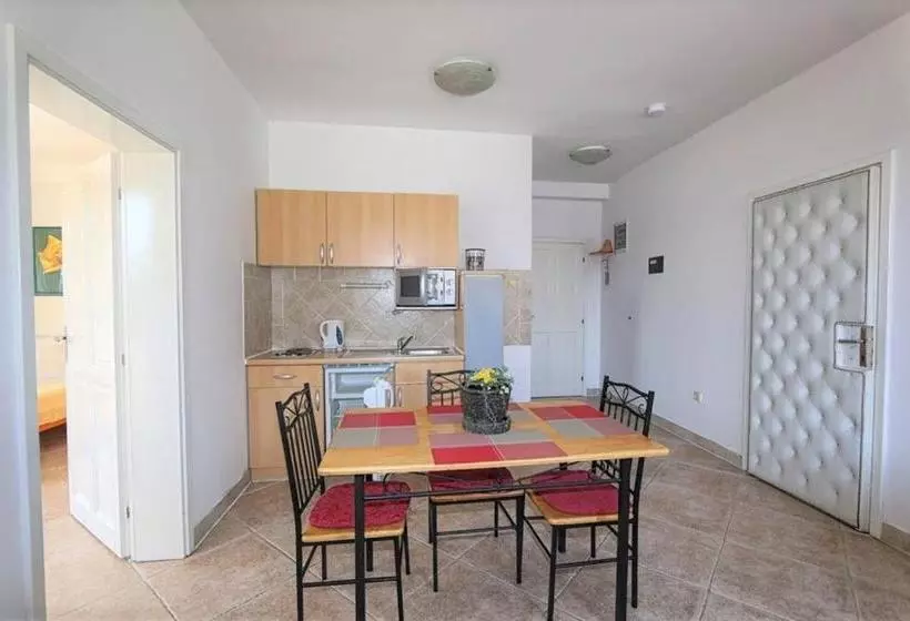 هتل Apartments Villa Kukoljac