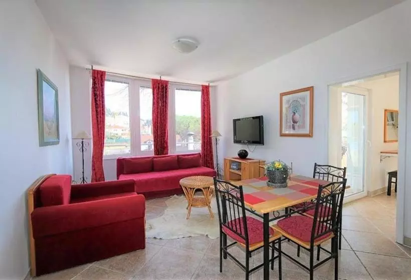 هتل Apartments Villa Kukoljac