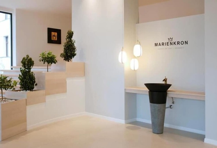 Отель Kurhaus Marienkron