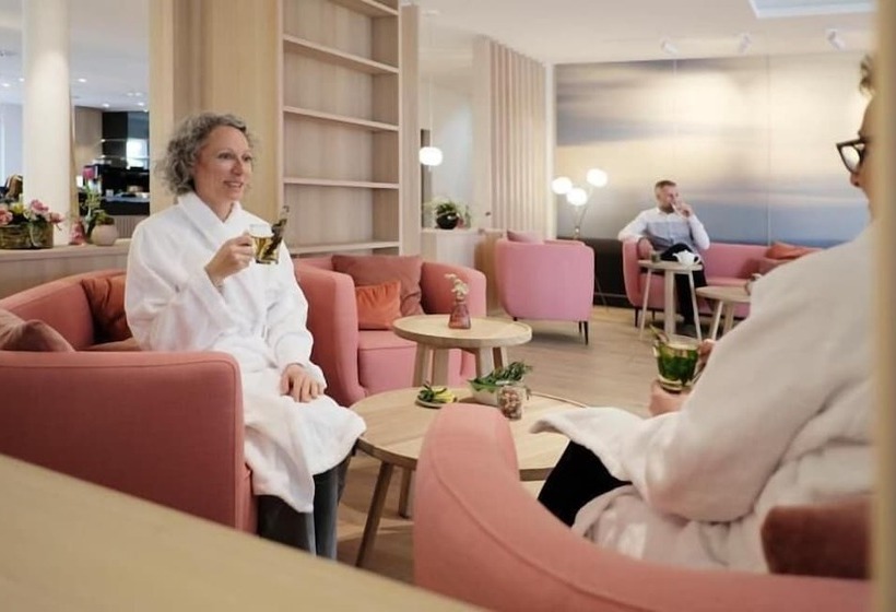 Отель Kurhaus Marienkron