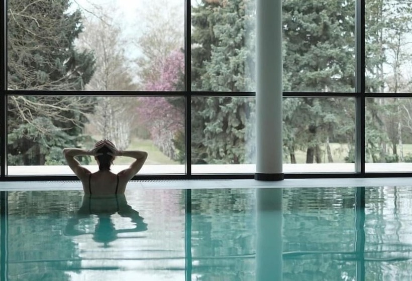 Отель Kurhaus Marienkron