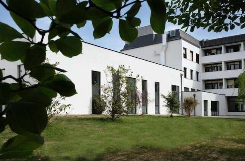 Отель Kurhaus Marienkron