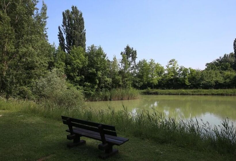 Отель Kurhaus Marienkron