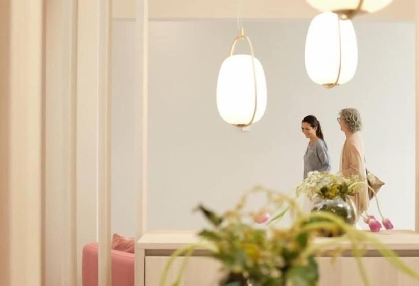 Отель Kurhaus Marienkron