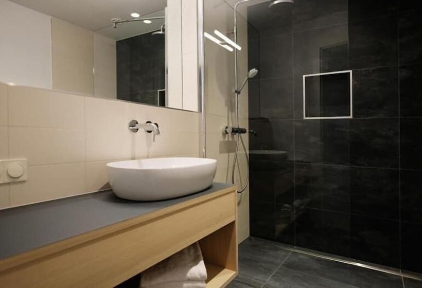 Отель Kurhaus Marienkron