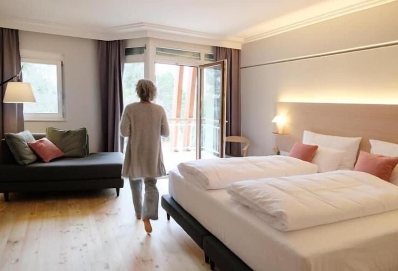 Отель Kurhaus Marienkron