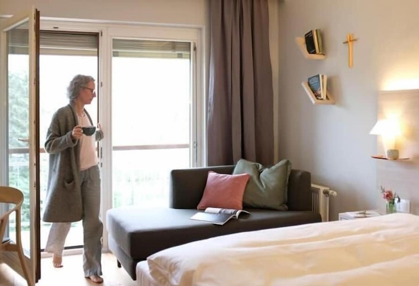 Отель Kurhaus Marienkron