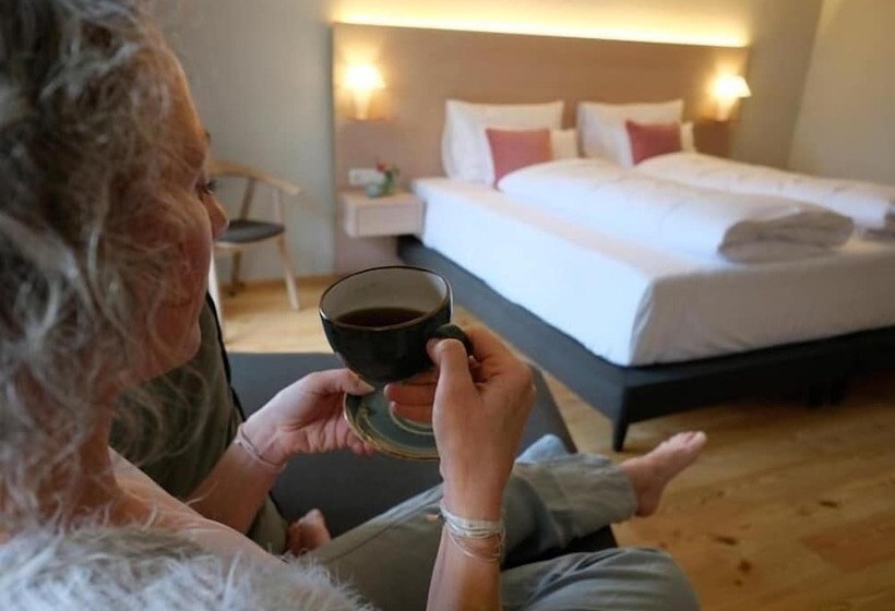 Отель Kurhaus Marienkron