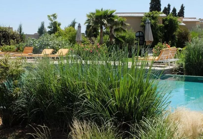 Отель Les Cyprès