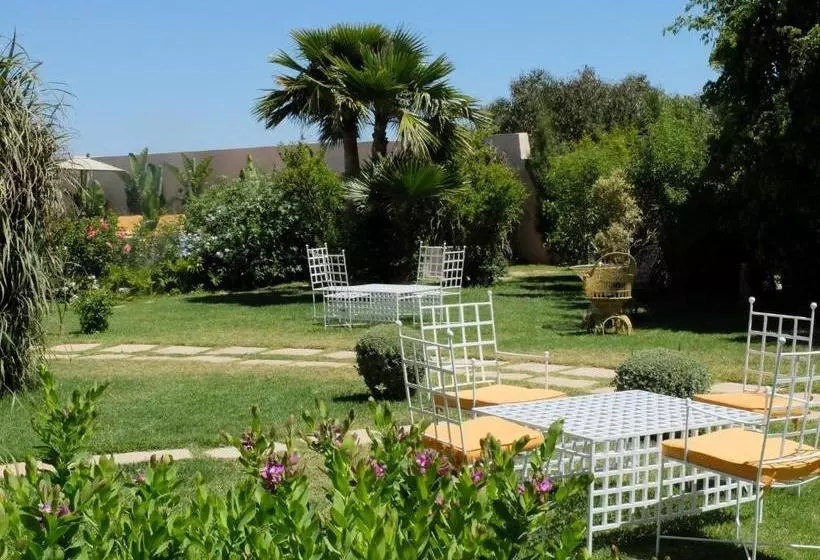 Отель Les Cyprès