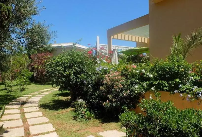 Отель Les Cyprès