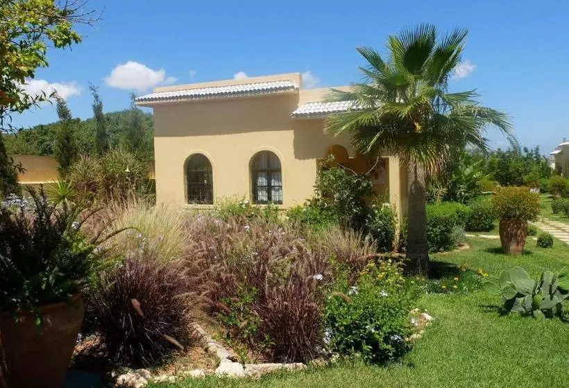 Отель Les Cyprès