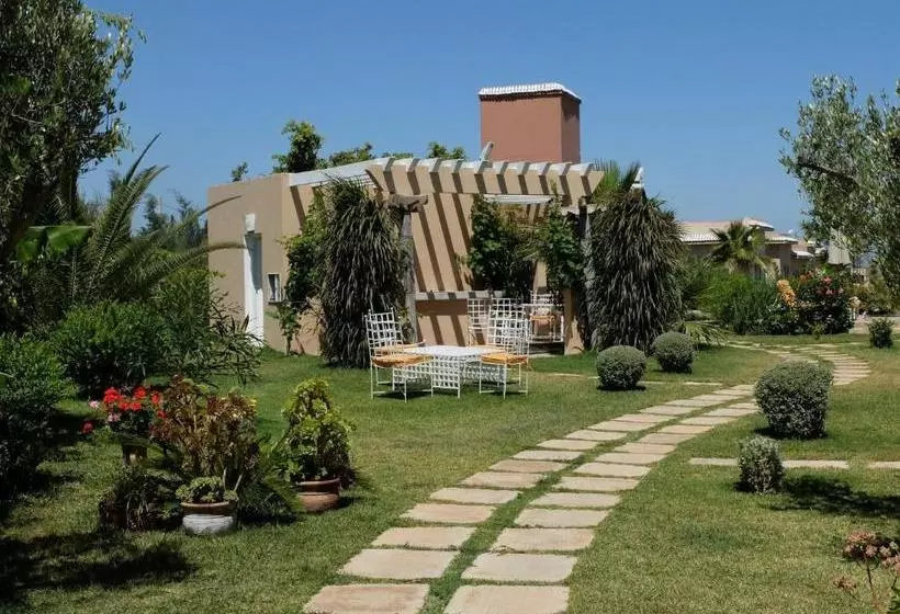 Отель Les Cyprès