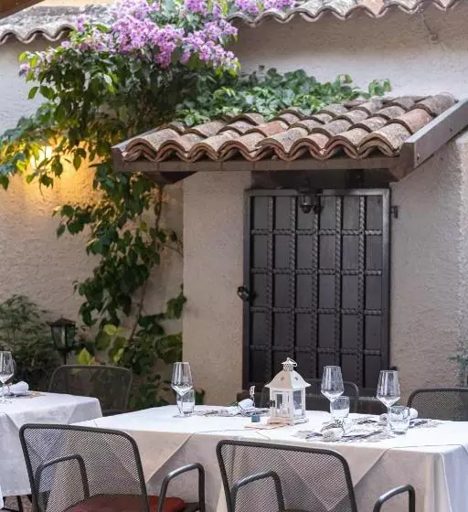 منتجع Borgo Dei Poeti Romantik Wellness & Spa