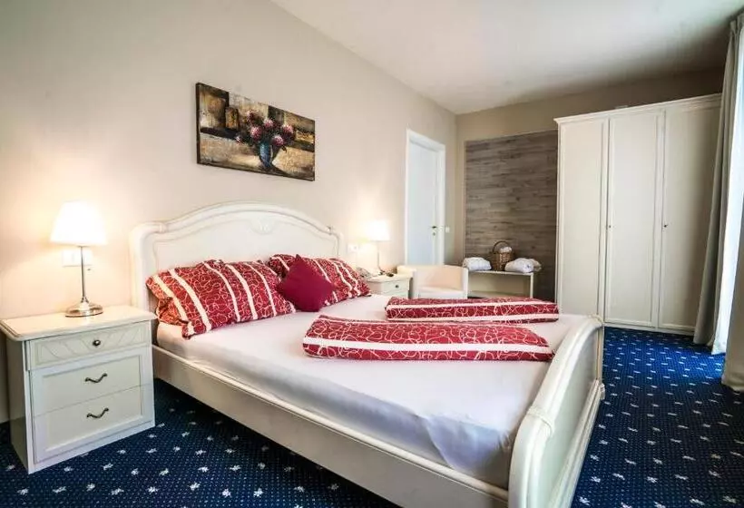 منتجع Borgo Dei Poeti Romantik Wellness & Spa