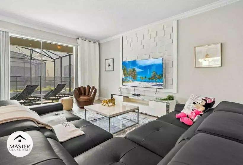 6 Bedrooms  5 Bathrooms  Storey Lake 4286 Pd