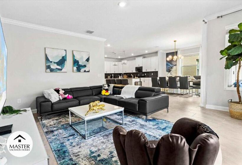 6 Bedrooms  5 Bathrooms  Storey Lake 4286 Pd