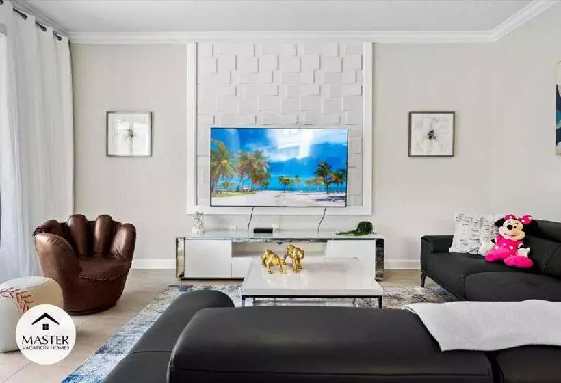 6 Bedrooms  5 Bathrooms  Storey Lake 4286 Pd