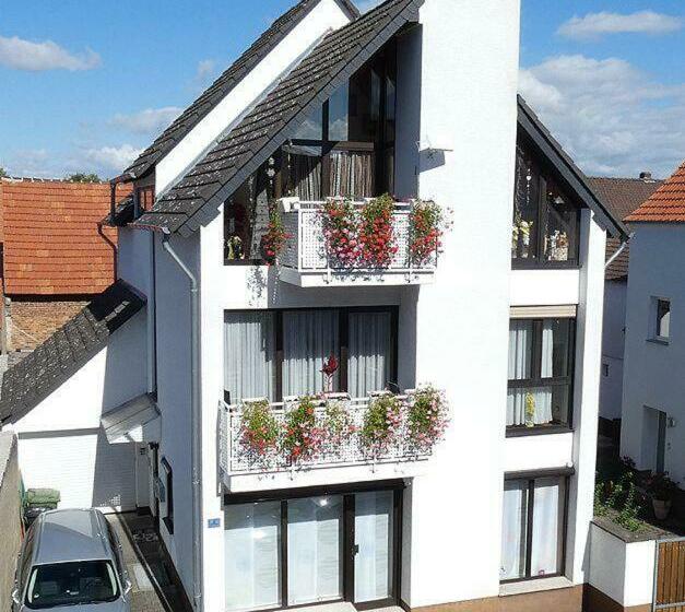 Grosse Ferienwohnung Ueber 2 Etagen Bei Frankfurt