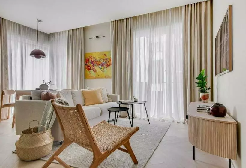 #stayhere   Brand New Unique Designer 1bdr In Trendy Neighbourhood