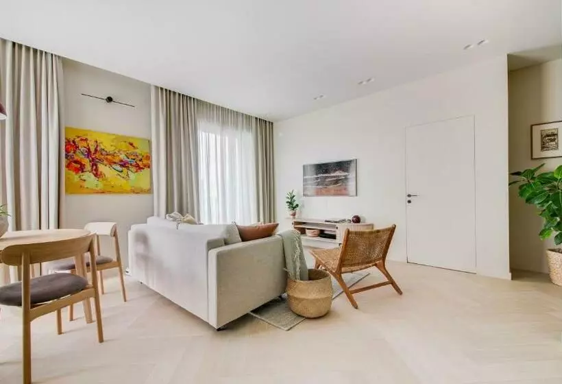 #stayhere   Brand New Unique Designer 1bdr In Trendy Neighbourhood