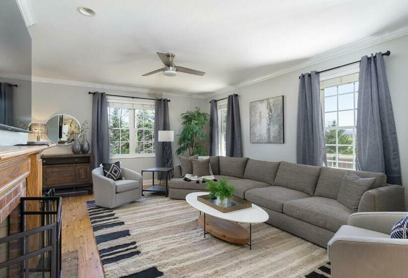 Hot Tub And Mountain Views Just 15 Min To Downtown Asheville!