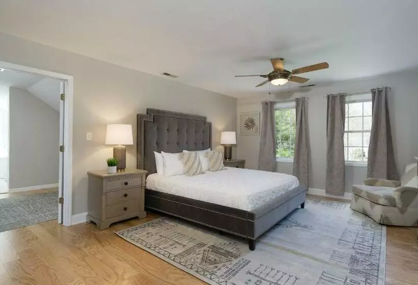 Hot Tub And Mountain Views Just 15 Min To Downtown Asheville!